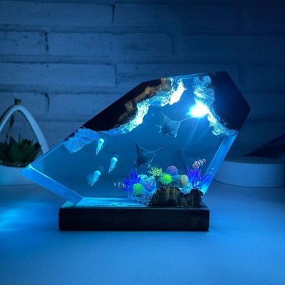 Nachtlicht „Mutter und Baby Manta Rochen“ aus Epoxidharz und Holzharz