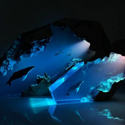 Ballena jorobada pareja de buzo resina noche clara azul en miniatura